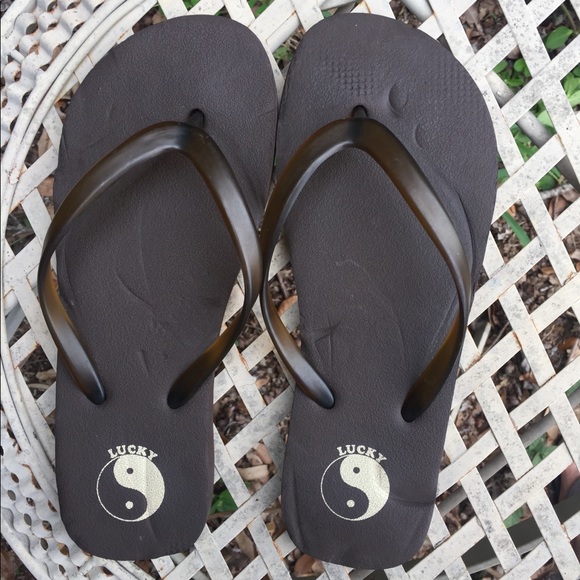 Lucky brand brown flip flops. - Picture 2 of 3